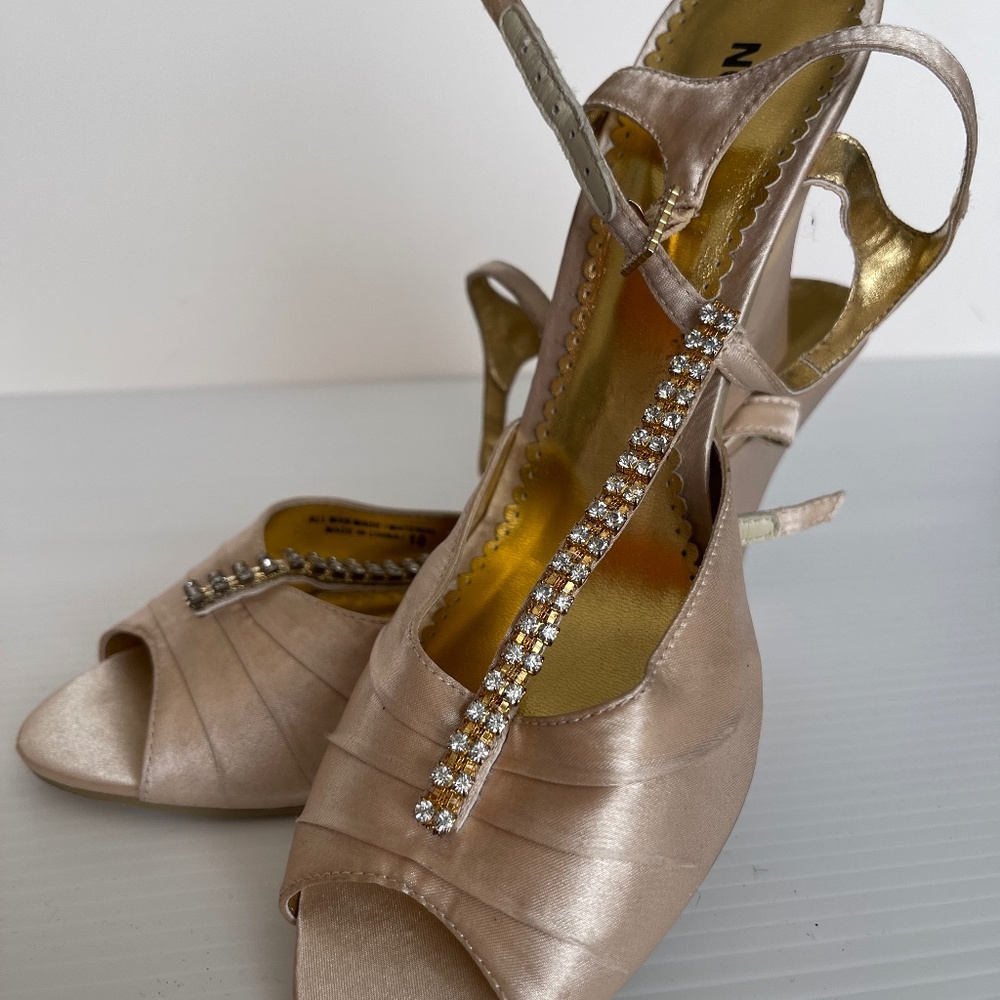 NOW champagne/ gold satin wedges10M